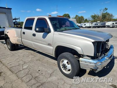 Czwarte zdjęcie samochodu z boku: 2004 CHEVROLET SILVERADO K3500 VIN:1GCJK331X4F147031 - miniatura