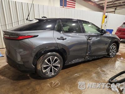 Trzecie zdjęcie samochodu z tyłu: 2023 LEXUS RZ 450E VIN:JTJAAAABXPA017316 - miniatura