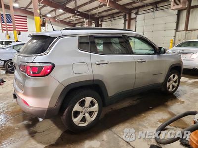 Trzecie zdjęcie samochodu z tyłu: 2020 JEEP COMPASS LATITUDE VIN:3C4NJDBB7LT132107 - miniatura