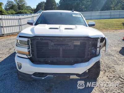 Piąte zdjęcie samochodu w środku: 2018 CHEVROLET SILVERADO K1500 LT VIN:3GCUKREC5JG312640 - miniatura