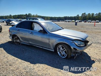 Czwarte zdjęcie samochodu z boku: 2013 MERCEDES-BENZ C 300 4MATIC VIN:WDDGF8AB0DG137406 - miniatura