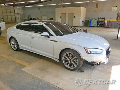 Czwarte zdjęcie samochodu z boku: 2021 AUDI A5 PREMIUM PLUS 40 VIN:WAUCBCF53MA062467 - miniatura