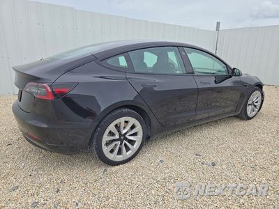Trzecie zdjęcie samochodu z tyłu: 2022 TESLA MODEL 3 VIN:5YJ3E1EA5NF285650 - miniatura