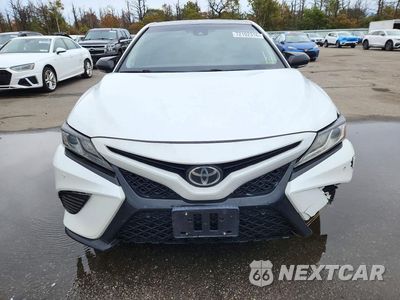 Piąte zdjęcie samochodu w środku: 2018 TOYOTA CAMRY XSE VIN:4T1B61HK2JU052500 - miniatura