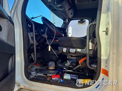 Zdjęcie 7 z 12 samochodu: 2019 FREIGHTLINER CASCADIA 126 SEMI TRUCK VIN:1FUJHHDR3KLKV6454 - miniatura
