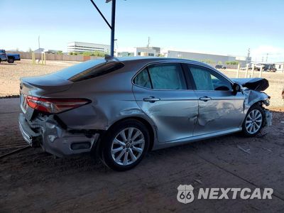 Trzecie zdjęcie samochodu z tyłu: 2020 TOYOTA CAMRY LE VIN:4T1C11AK6LU880677 - miniatura