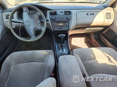 Zdjęcie 8 z 12 samochodu: 2001 HONDA ACCORD LX VIN:JHMCG66541C014674 - miniatura