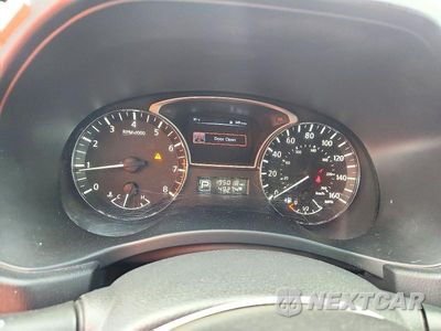 Zdjęcie 9 z 12 samochodu: 2015 NISSAN PATHFINDER SV VIN:5N1AR2MN7FC657604 - miniatura