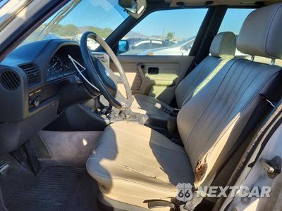 Zdjęcie 7 z 12 samochodu: 1985 BMW 325 E VIN:WBAAE5406F0696432 - miniatura