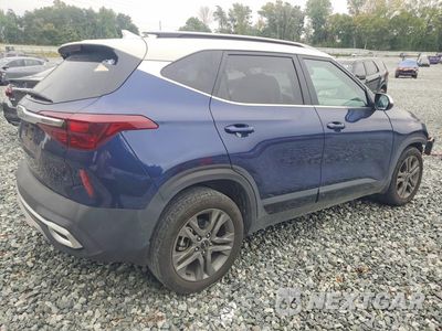 Trzecie zdjęcie samochodu z tyłu: 2023 KIA SELTOS S VIN:KNDEU2AA6P7377575 - miniatura