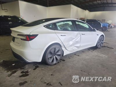 Trzecie zdjęcie samochodu z tyłu: 2024 TESLA MODEL 3 VIN:5YJ3E1EB2RF811800 - miniatura