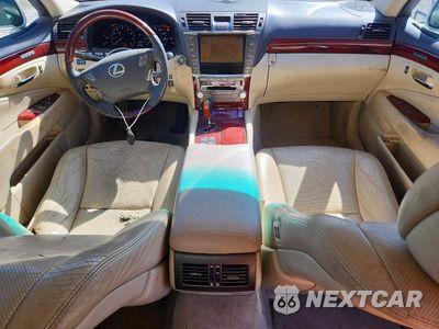 Zdjęcie 8 z 12 samochodu: 2010 LEXUS LS 460 VIN:JTHCL5EF3A5007977 - miniatura