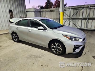 Czwarte zdjęcie samochodu z boku: 2020 KIA FORTE LXS VIN:3KPF24AD0LE155074 - miniatura