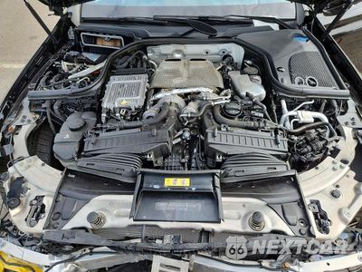 Zdjęcie 11 z 13 samochodu: 2018 MERCEDES-BENZ E 63 AMG-S VIN:WDDZF8KB0JA329575 - miniatura