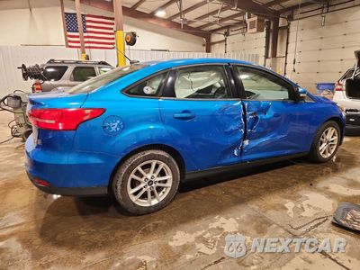 Trzecie zdjęcie samochodu z tyłu: 2016 FORD FOCUS SE VIN:1FADP3F25GL354800 - miniatura
