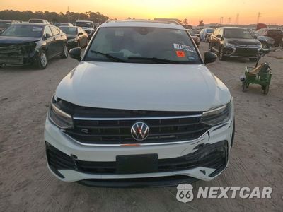 Piąte zdjęcie samochodu w środku: 2024 VOLKSWAGEN TIGUAN SE R-LINE BLACK VIN:3VVCB7AXXRM056440 - miniatura