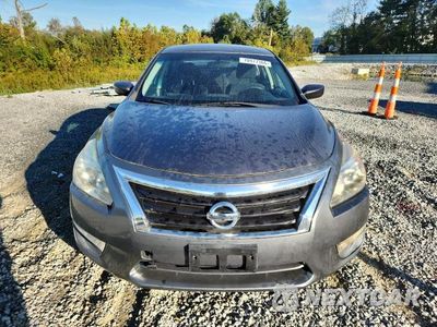 Piąte zdjęcie samochodu w środku: 2015 NISSAN ALTIMA 2.5 S VIN:1N4AL3AP7FN902042 - miniatura