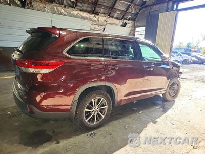 Trzecie zdjęcie samochodu z tyłu: 2018 TOYOTA HIGHLANDER XLE VIN:5TDJZRFH8JS912580 - miniatura
