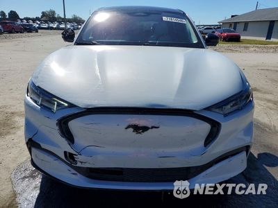 Piąte zdjęcie samochodu w środku: 2022 FORD MUSTANG MACH-E PREMIUM VIN:3FMTK3R73NMA15553 - miniatura