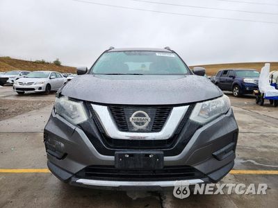 Piąte zdjęcie samochodu w środku: 2017 NISSAN ROGUE SV VIN:5N1AT2MV9HC858022 - miniatura