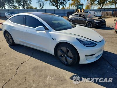 Czwarte zdjęcie samochodu z boku: 2018 TESLA MODEL 3 VIN:5YJ3E1EA7JF162684 - miniatura