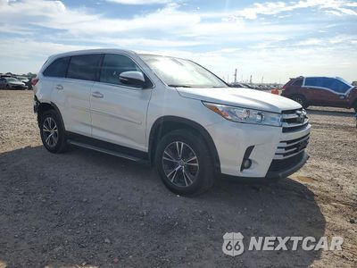 Czwarte zdjęcie samochodu z boku: 2019 TOYOTA HIGHLANDER LE PLUS VIN:5TDZZRFH2KS359753 - miniatura