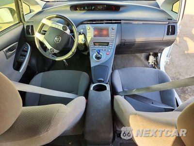 Zdjęcie 8 z 13 samochodu: 2015 TOYOTA PRIUS TWO VIN:JTDKN3DU7F0472732 - miniatura