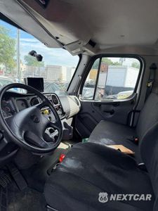 Piąte zdjęcie samochodu w środku: 2016 FREIGHTLINER M2 TRUCK CAB AND CHASSIS VIN:3ALHCYCY2GDGU4067 - miniatura