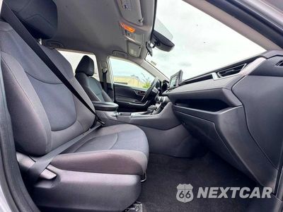 Piąte zdjęcie samochodu w środku: 2019 TOYOTA RAV4 LE VIN:2T3F1RFV9KC040947 - miniatura
