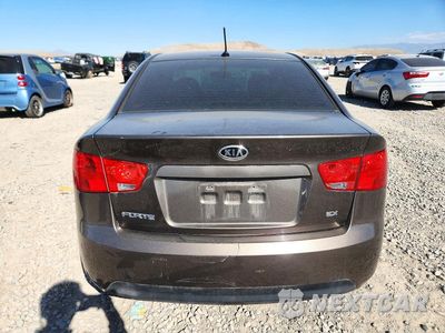 Zdjęcie 6 z 12 samochodu: 2013 KIA FORTE EX VIN:KNAFU4A29D5739072 - miniatura