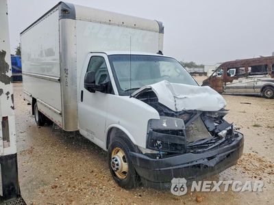 Czwarte zdjęcie samochodu z boku: 2022 GMC SAVANA BOX TRUCK VIN:7GZ37TC73NN011851 - miniatura