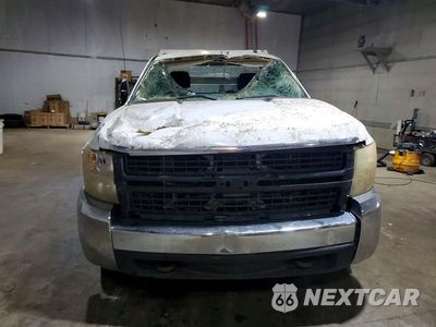 Piąte zdjęcie samochodu w środku: 2009 CHEVROLET SILVERADO C2500 HEAVY DUTY VIN:1GBHC44K49E127366 - miniatura