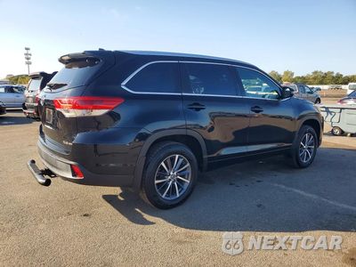 Trzecie zdjęcie samochodu z tyłu: 2017 TOYOTA HIGHLANDER XLE VIN:5TDJZRFH6HS512253 - miniatura
