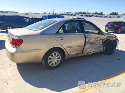 Trzecie zdjęcie samochodu z tyłu: 2005 TOYOTA CAMRY STANDARD VIN:4T1BE32K35U419563 - miniatura