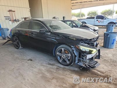 Czwarte zdjęcie samochodu z boku: 2019 MERCEDES-BENZ A 220 VIN:WDD3G4EB4KW020932 - miniatura
