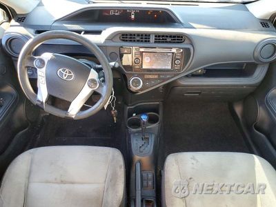 Zdjęcie 8 z 12 samochodu: 2016 TOYOTA PRIUS C ONE VIN:JTDKDTB32G1136835 - miniatura