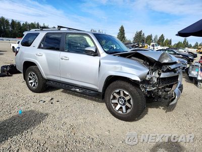 Czwarte zdjęcie samochodu z boku: 2018 TOYOTA 4RUNNER SR5 VIN:JTEBU5JR0J5525681 - miniatura