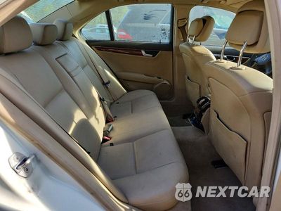 Zdjęcie 10 z 12 samochodu: 2010 MERCEDES-BENZ C 300 VIN:WDDGF5EB7AR126217 - miniatura