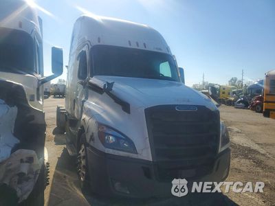 Czwarte zdjęcie samochodu z boku: 2020 FREIGHTLINER CASCADIA 126 SEMI TRUCK VIN:3AKJHHDR6LSLH2491 - miniatura