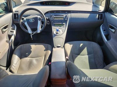 Zdjęcie 8 z 12 samochodu: 2011 TOYOTA PRIUS THREE VIN:JTDKN3DU2B0312378 - miniatura