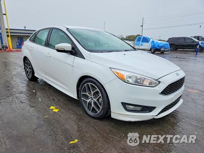 Czwarte zdjęcie samochodu z boku: 2016 FORD FOCUS SE VIN:1FADP3F23GL279482 - miniatura