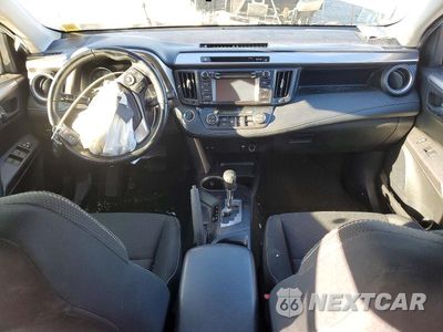 Zdjęcie 8 z 13 samochodu: 2018 TOYOTA RAV4 XLE VIN:JTMRFREV7JJ243976 - miniatura