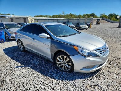 Czwarte zdjęcie samochodu z boku: 2013 HYUNDAI SONATA SE 2.0T VIN:5NPEC4AB0DH525783 - miniatura