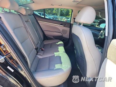Zdjęcie 10 z 12 samochodu: 2017 HYUNDAI ELANTRA LIMITED VIN:KMHD84LF4HU179824 - miniatura