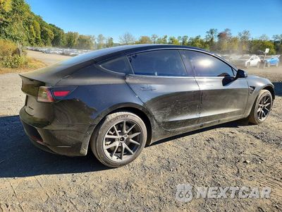 Trzecie zdjęcie samochodu z tyłu: 2022 TESLA MODEL 3 VIN:5YJ3E1EB2NF347854 - miniatura
