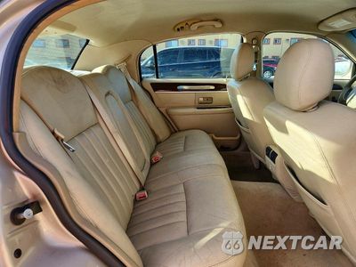 Zdjęcie 10 z 12 samochodu: 2006 LINCOLN TOWN CAR SIGNATURE VIN:1LNHM81W26Y644422 - miniatura