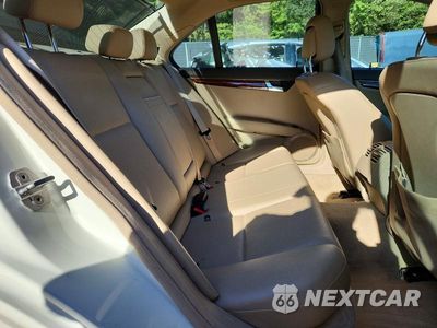 Zdjęcie 10 z 12 samochodu: 2010 MERCEDES-BENZ C 300 4MATIC VIN:WDDGF8BB5AR089951 - miniatura