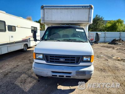 Piąte zdjęcie samochodu w środku: 2007 FORD ECONOLINE E450 SUPER DUTY CUTAWAY VAN VIN:1FDXE45S07DA18028 - miniatura