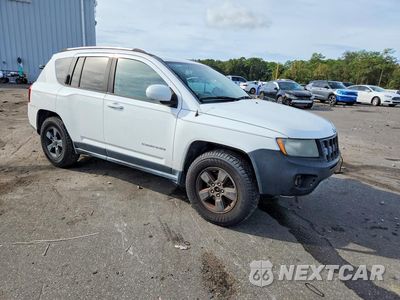 Czwarte zdjęcie samochodu z boku: 2014 JEEP COMPASS LATITUDE VIN:1C4NJCEA9ED550383 - miniatura