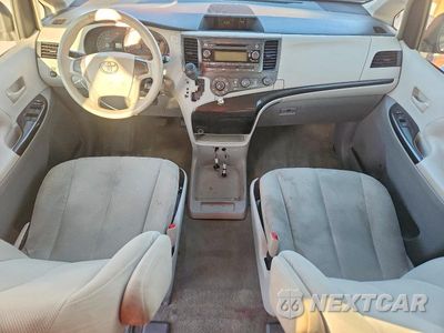 Zdjęcie 8 z 13 samochodu: 2013 TOYOTA SIENNA L 7-PASSENGER VIN:5TDZK3DC8DS400012 - miniatura